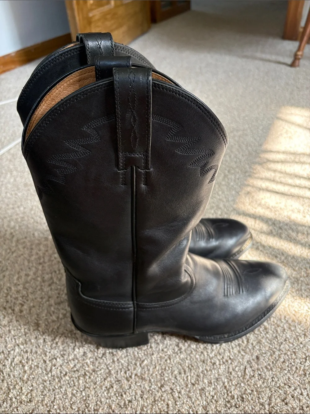 Men’s Black Leather Ariat Cowboy Boots - Classic Western Style size 9D - Picture 5 of 9